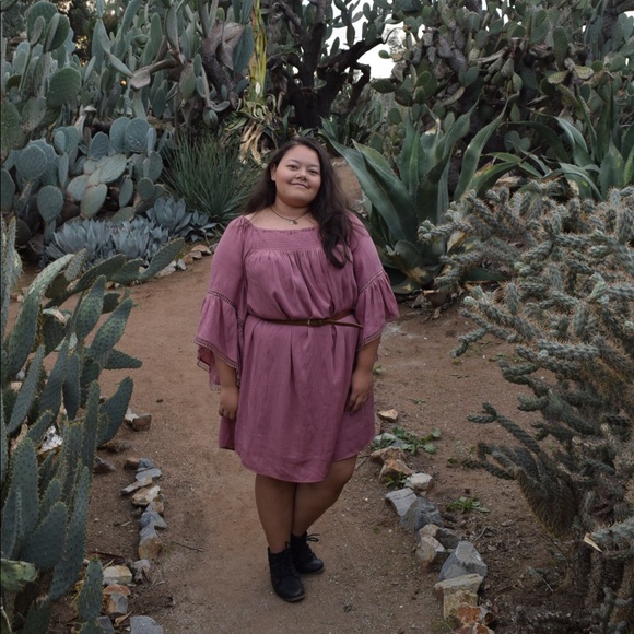 Meet your Posher, Stephanie X Genesis - Picture 3 of 5